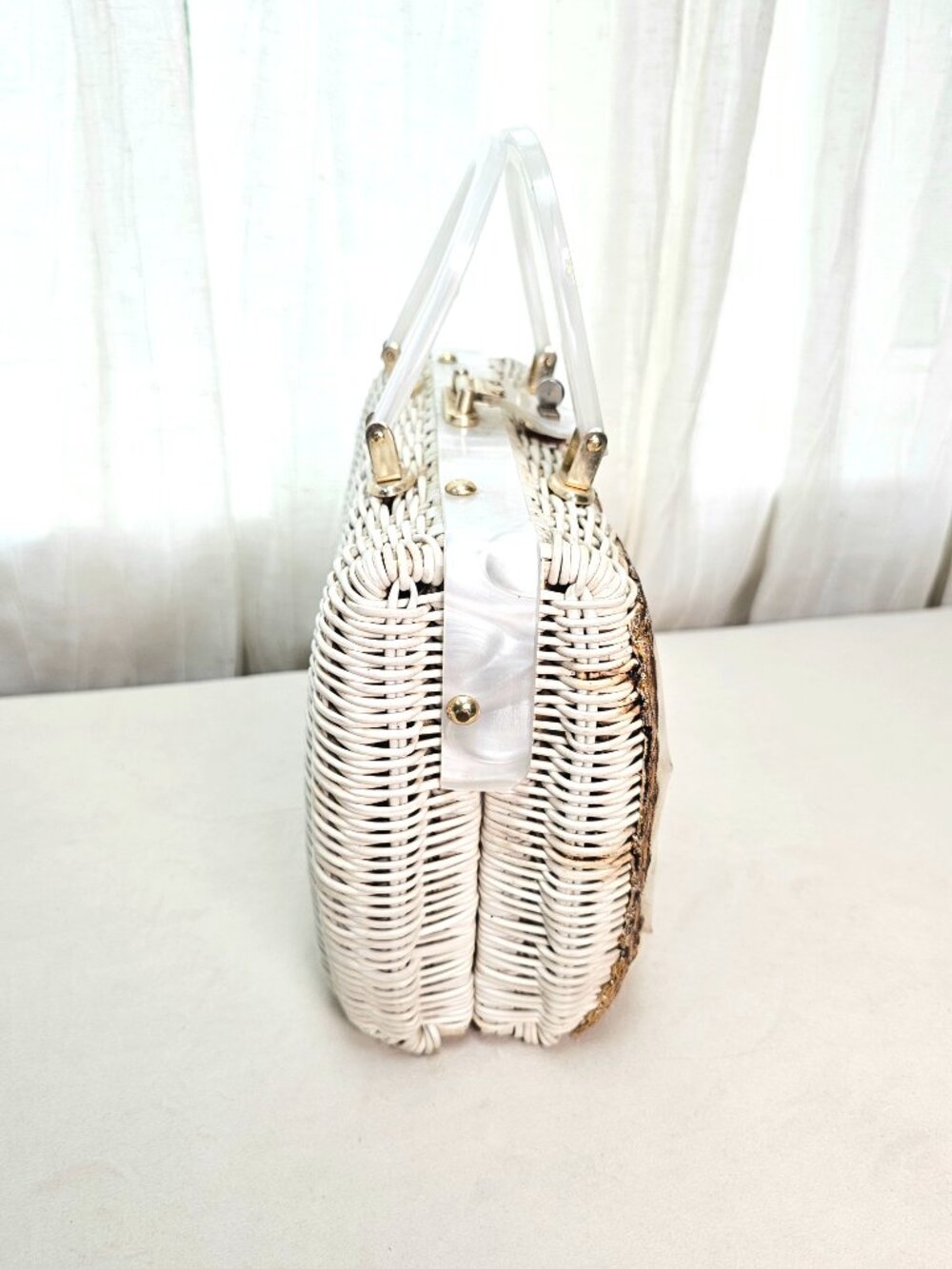 Vintage Atlas of Hollywood Wicker Seashell Bag White Lucite Handle 1950s 60s - Picture 4 of 16